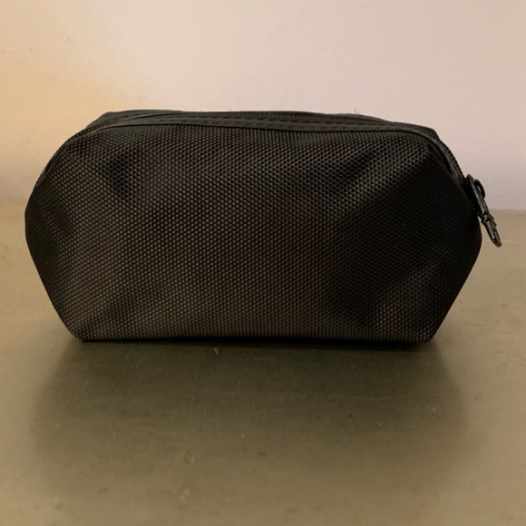 Tumi travel toiletry / cordkeeper bag - Picture 4 of 5